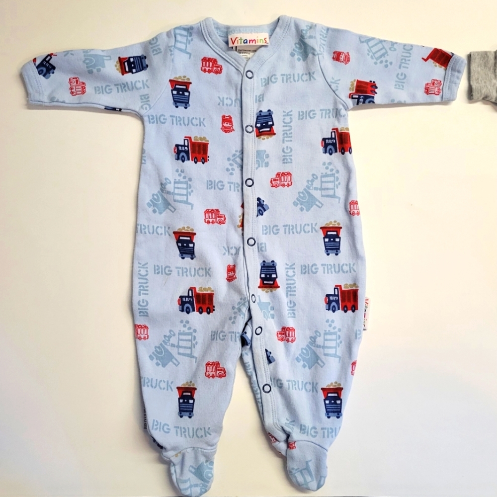 2 pack Carters/Vitamin  baby footies (3m)